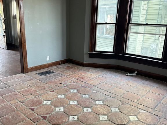 2nd image of 946 Harvard Blvd
