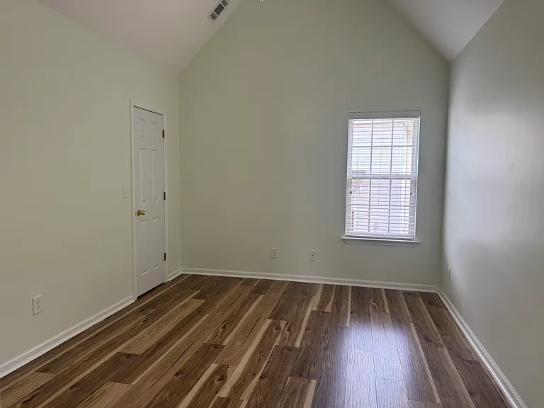 136 Madelia Pl — Photo 44