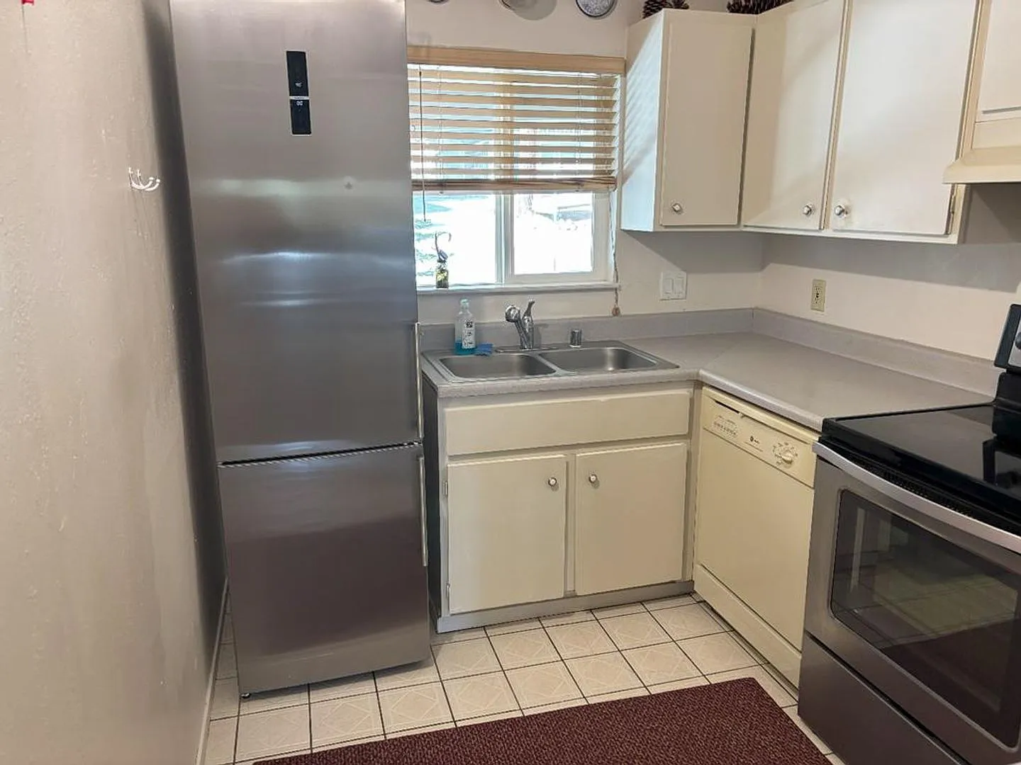 3bed condo w/ covered parking + storage room — Photo 4