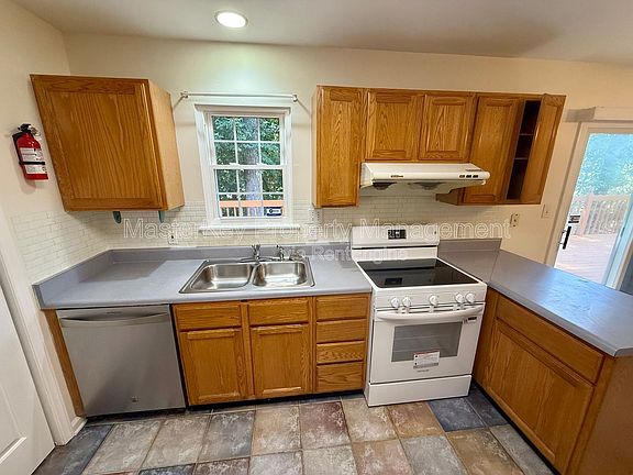 4th image of 327 Saint Thomas Dr