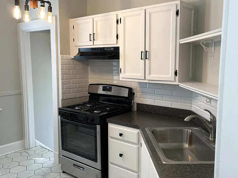 207 Chandler Ave — Photo 5