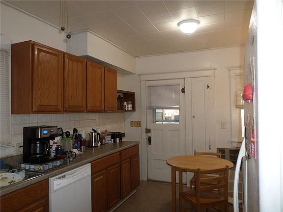 2nd image of 213 E Elm St