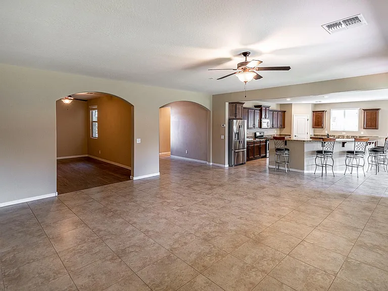 18445 W Saguaro Ln — Photo 9