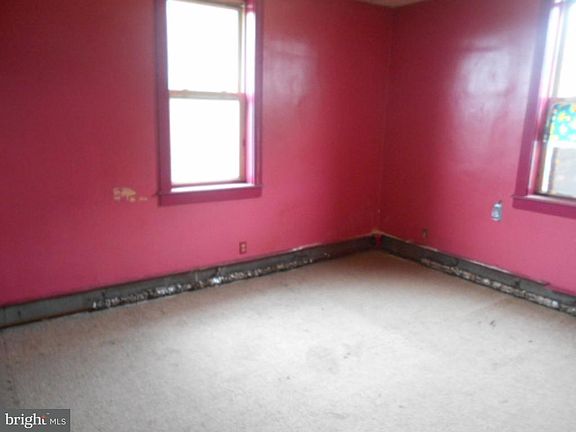 4th image of 3930 Beacon Ave