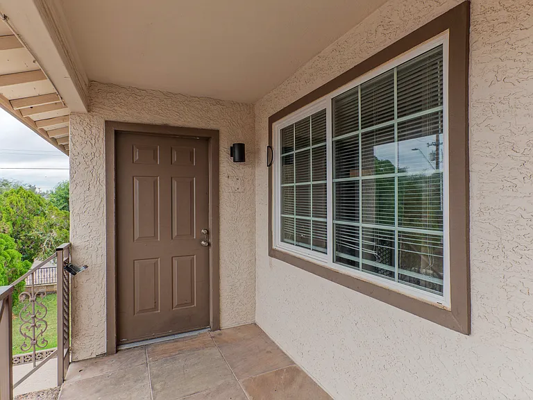 2087 E Lemon St #D — Photo 13