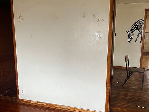 2nd image of 1932 Falls St #2