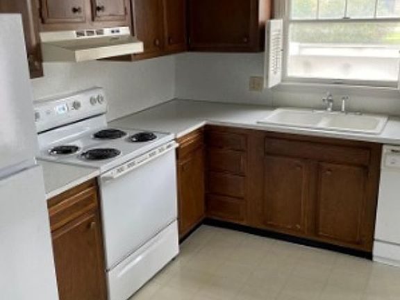 3rd image of 125 Berwick Dr #J-131