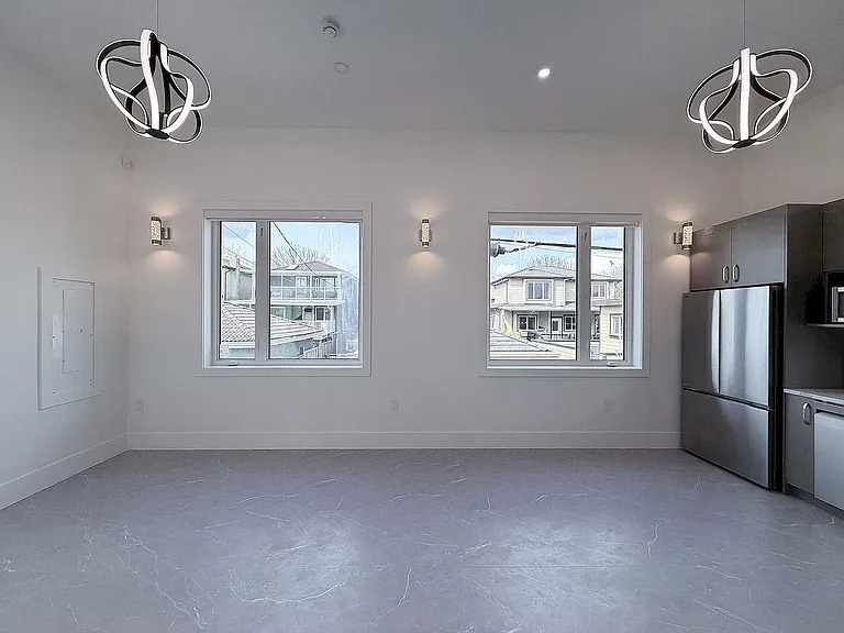 10XX E 62nd Ave — Photo 8