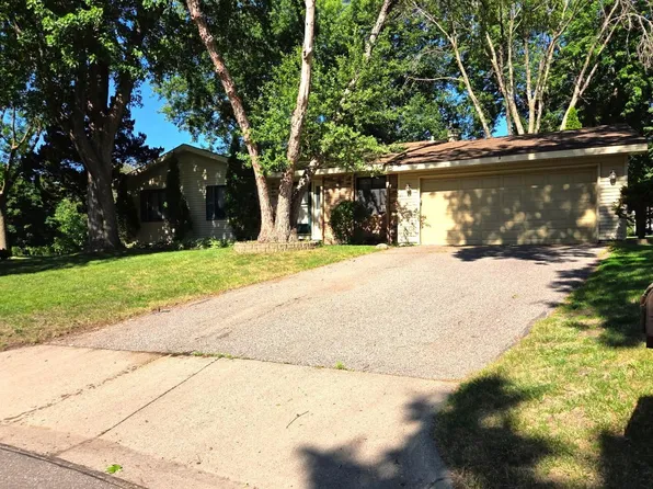 3404 Red Oak Cir N, Burnsville, MN 55337