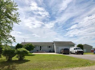 578 Maplewood Dr, Petoskey, MI 49770