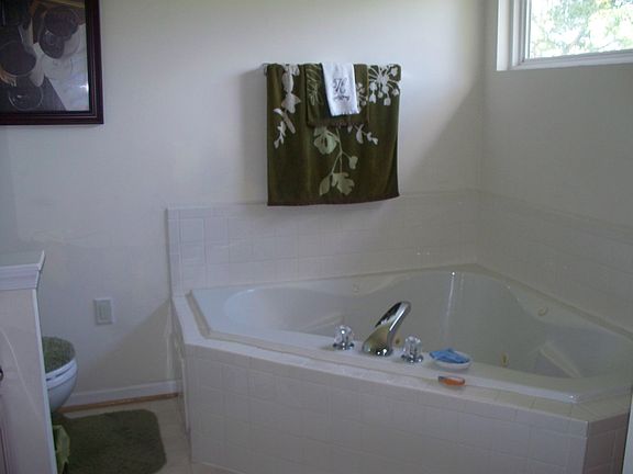 JETTED TUB