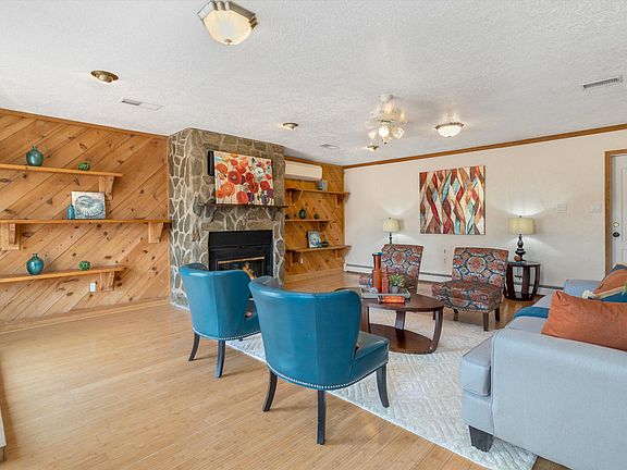 5th image of 15 Mariposa Ln