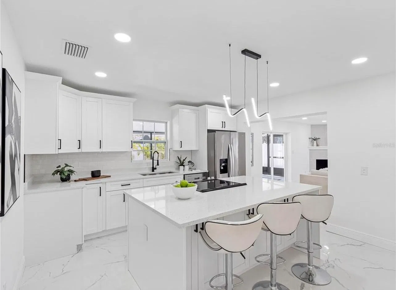 3 bed, 1772 sqft, $3,200 — Photo 2