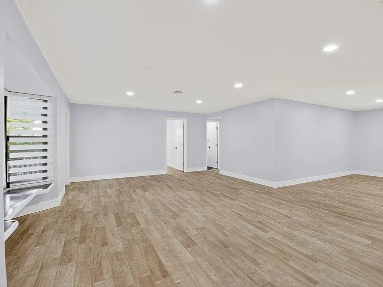 725 Heron Dr — Photo 12