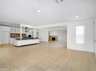 19324 Victory Blvd, Reseda, CA 91335