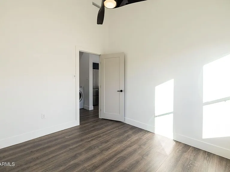 326 N 17th Dr — Photo 28