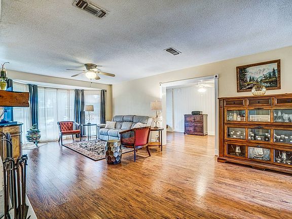 5th image of 141 Harriett Dr
