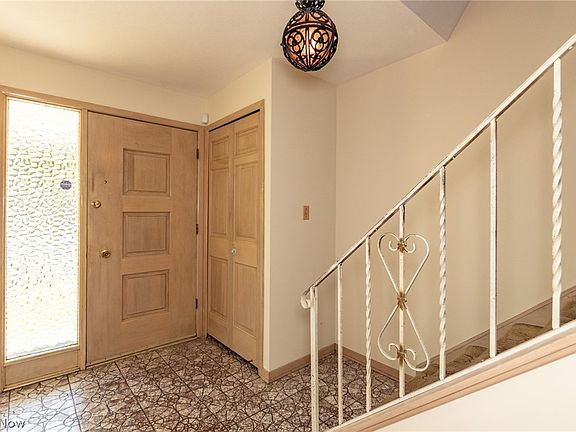 2nd image of 1390 S Lyn Cir