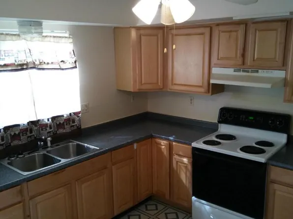 2561 Robinson Pl, Waldorf, MD 20602