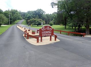 24 Country Ln, Festus, MO 63028
