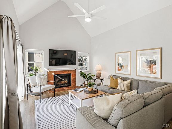 5th image of 233 Kingston Way