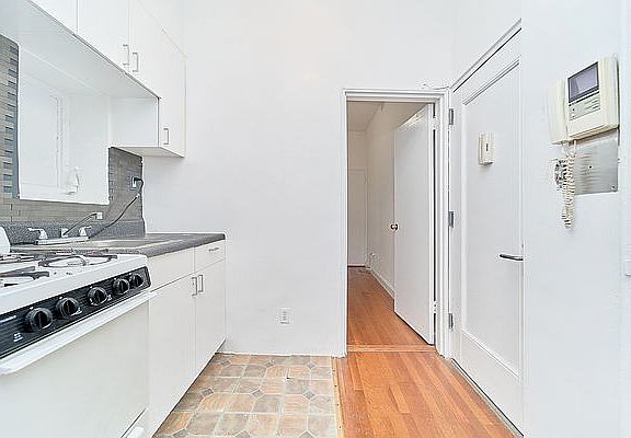 3rd image of 353 W 44th St #3B