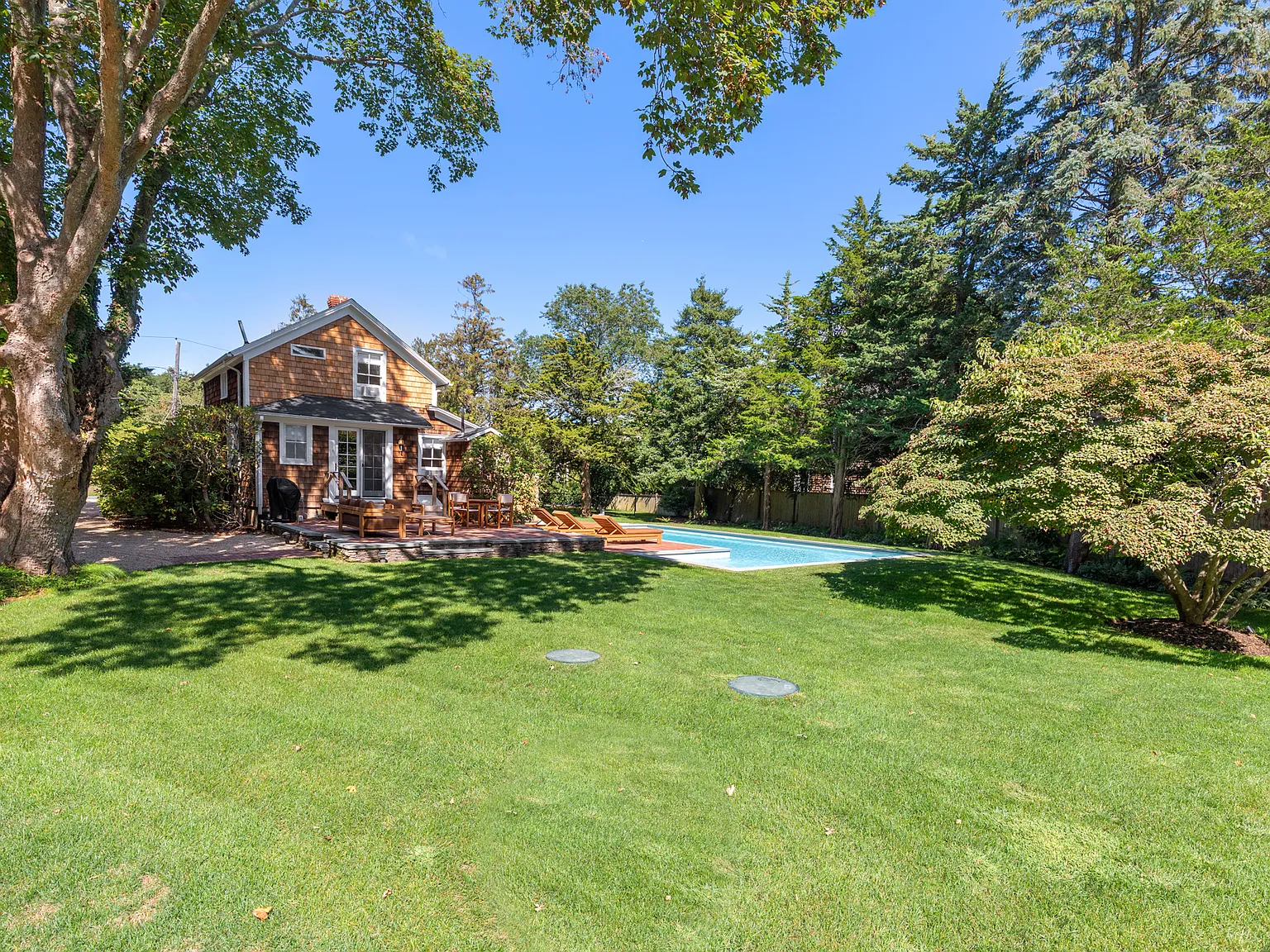 Charming Bridgehampton Village Home — Photo 4