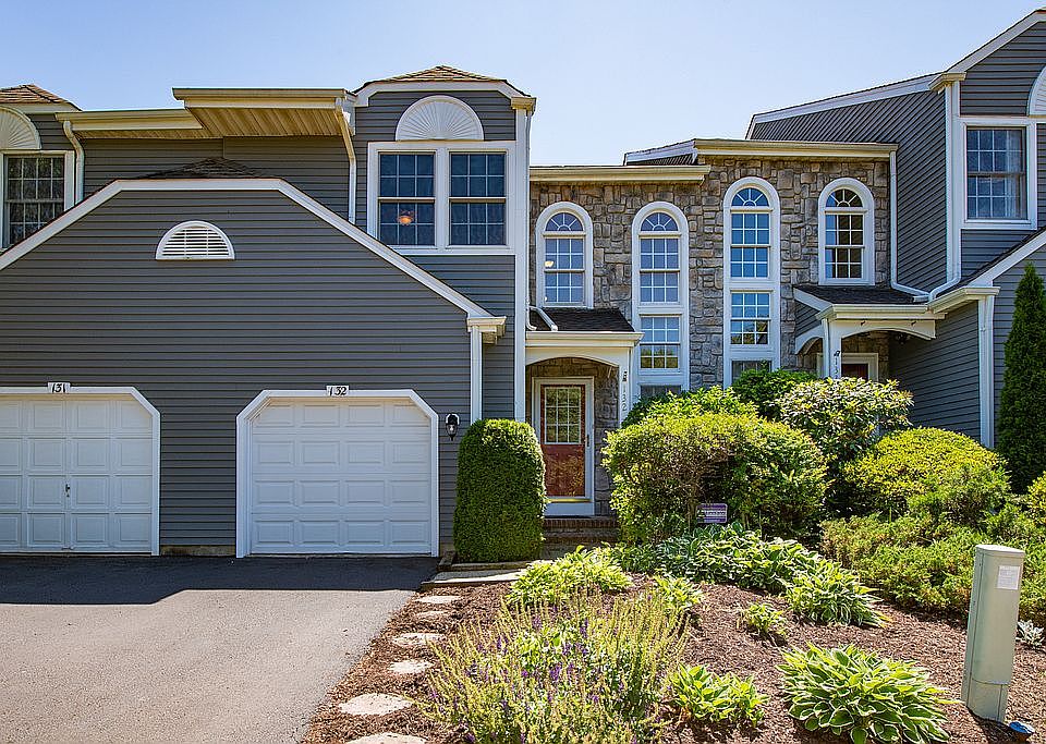 1st image of 132 Summerhill Ct