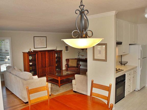 4th image of 817 N Humboldt St APT 205