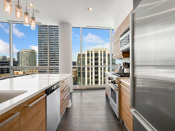 5th image of 110 W Superior St #1402