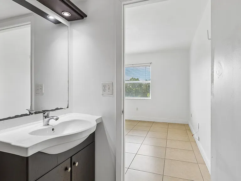 The Oaks Condominium — Photo 49