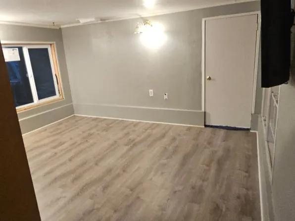 8150 SW Canyon Dr, Portland, OR 97225