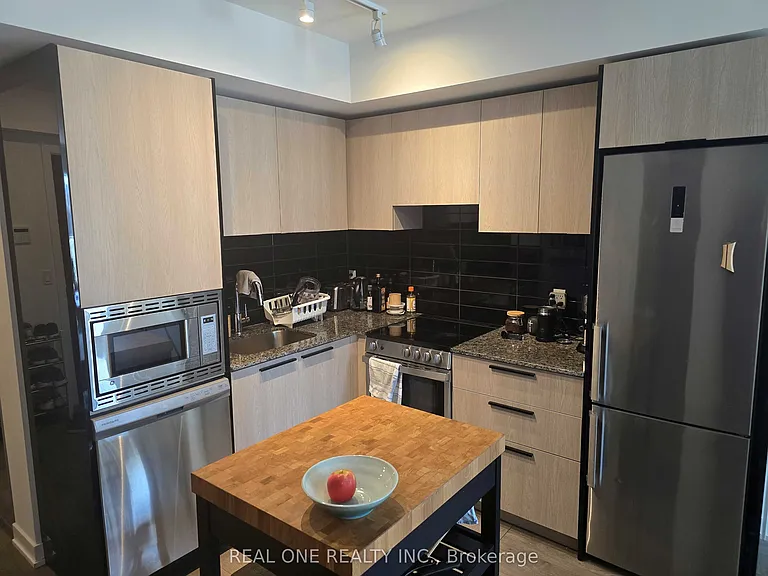 501 Yonge St #1109 — Photo 4