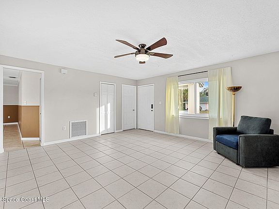 4th image of 2277 Kent St NE