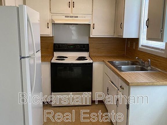 2nd image of 935 Pembrook Dr #B