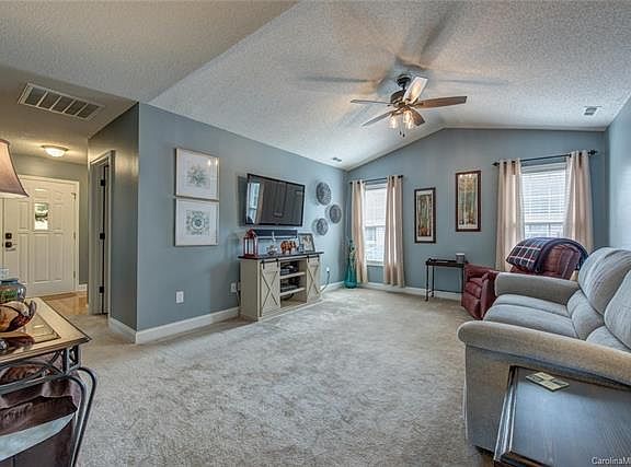 4th image of 315 Llewellyn St