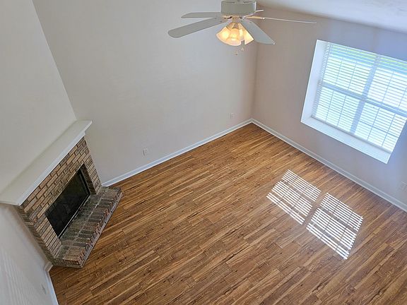 5th image of 431 Richview Park Cir E