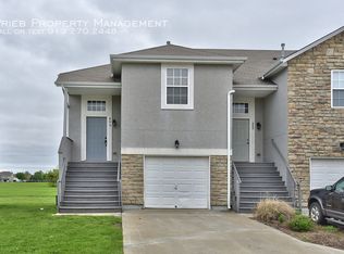 896 S Woodson Ct, Gardner, KS 66030
