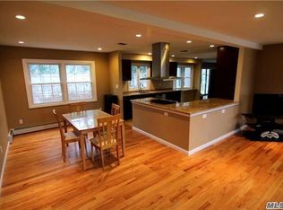 17 Ormond Ave, Oakdale, NY 11769