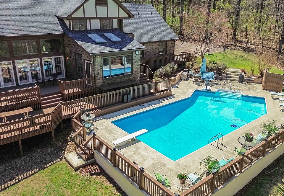 1st image of 2701 Inwood Dr