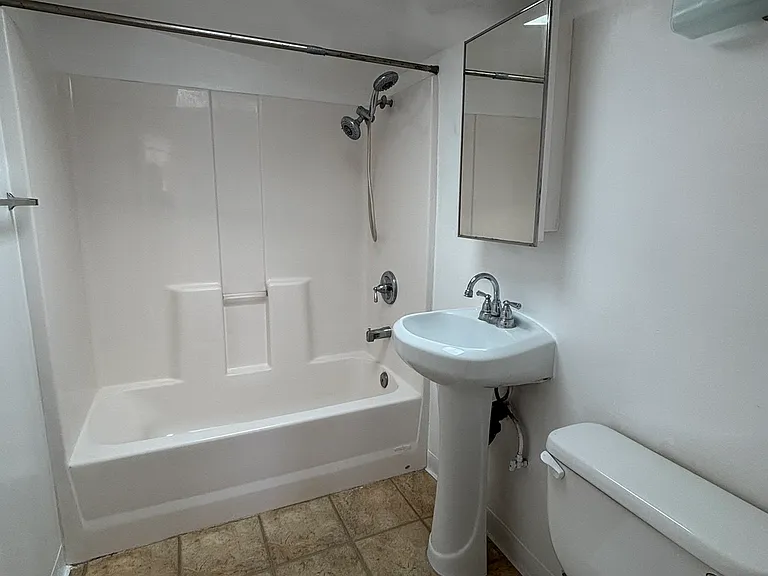 2041 Bacon St — Photo 7