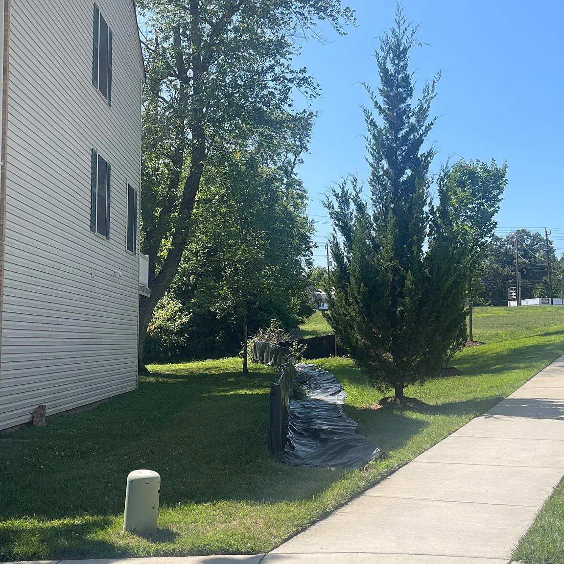 3 bed, 4.0 bath, 2308 sqft, $3,300 — Photo 2