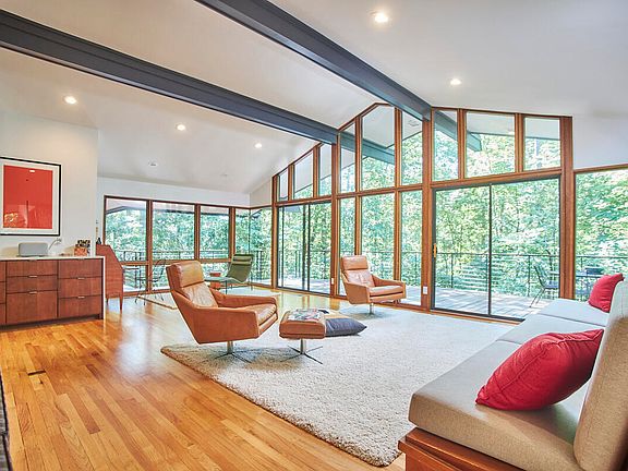 4th image of 2312 Honeysuckle Ct