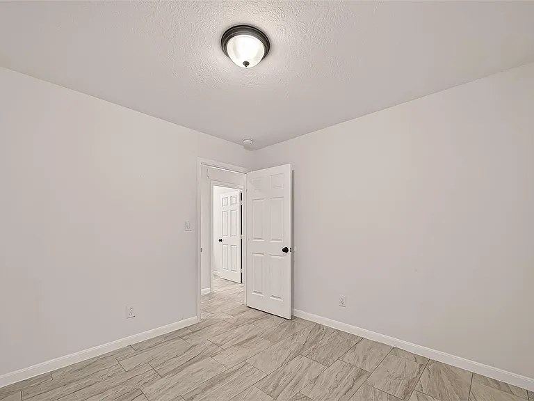 4302 Hirsch Rd #B — Photo 15