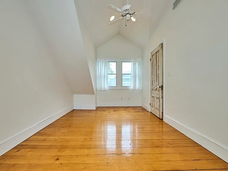 16 Indiana Ter — Photo 15