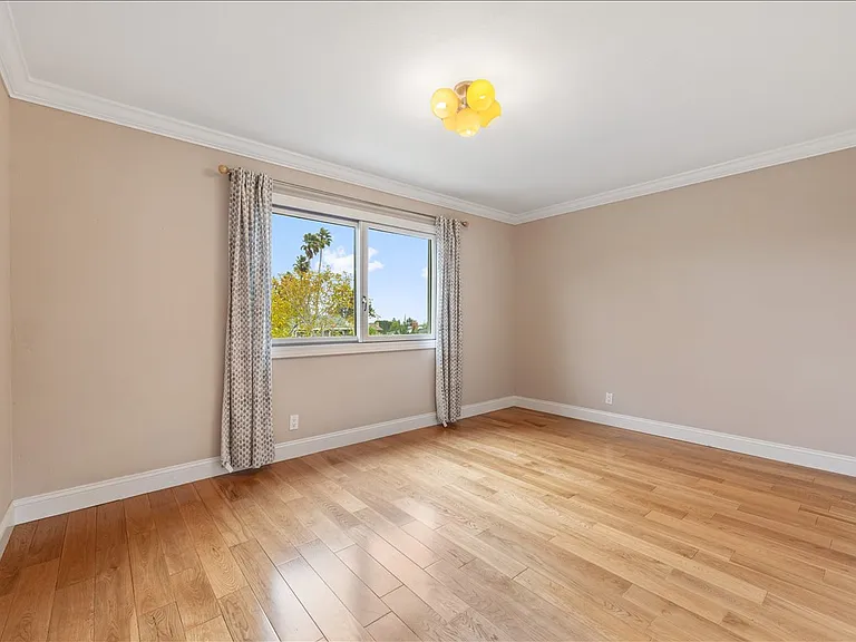 2740 Saint James Rd — Photo 31