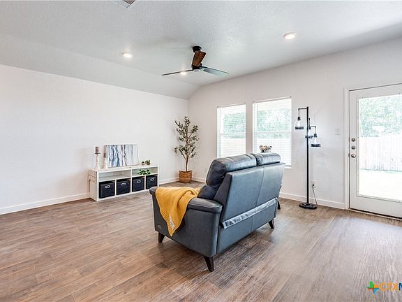 5th image of 915 Adler Way