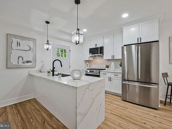2nd image of 305 34th Pl NE