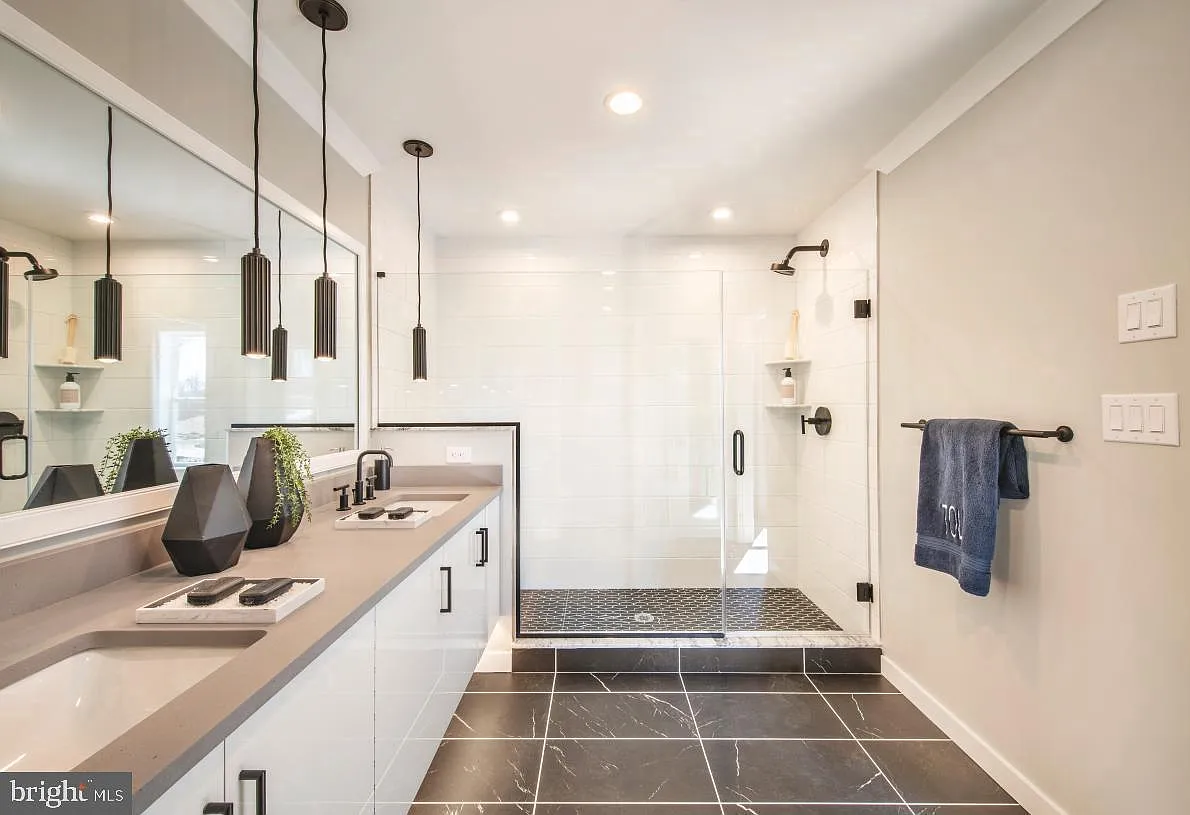 110 Segel Dr — Photo 1