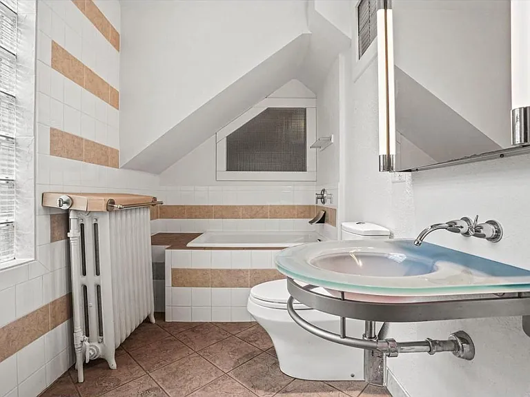 Bathroom with
vaulted ceiling